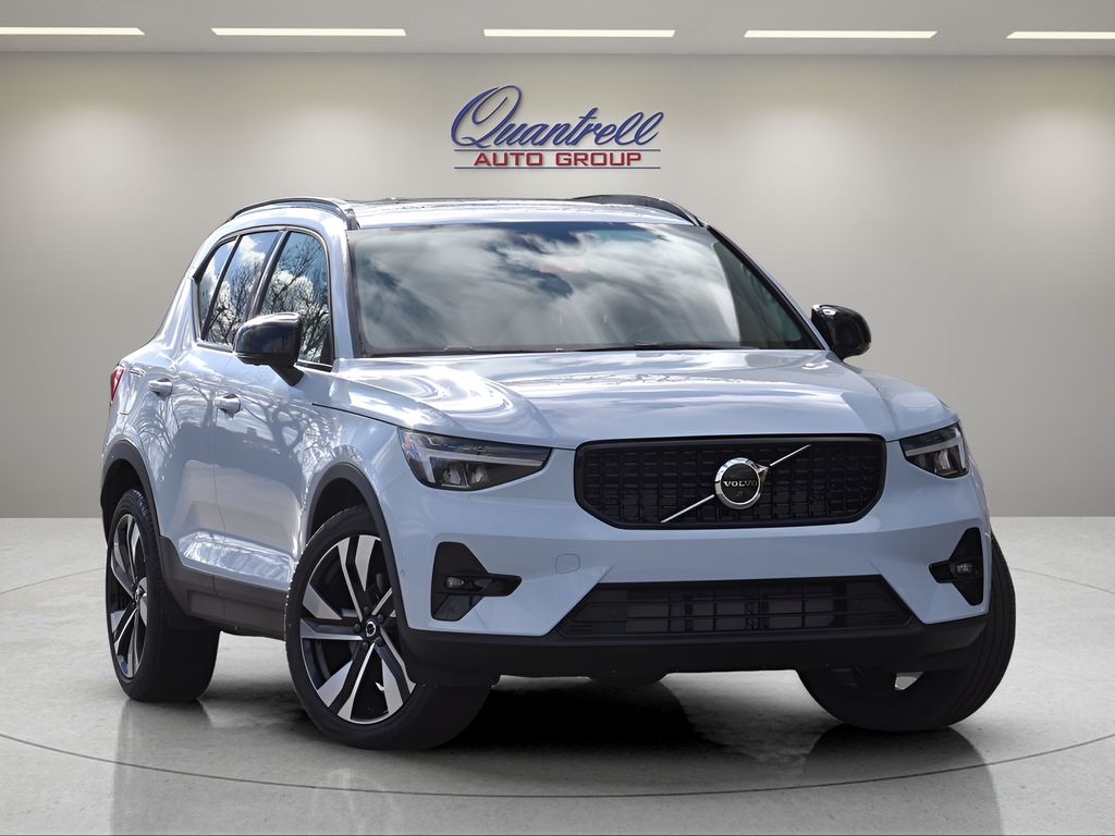 2026 Volvo XC40 B5 Plus Dark AWD's photo