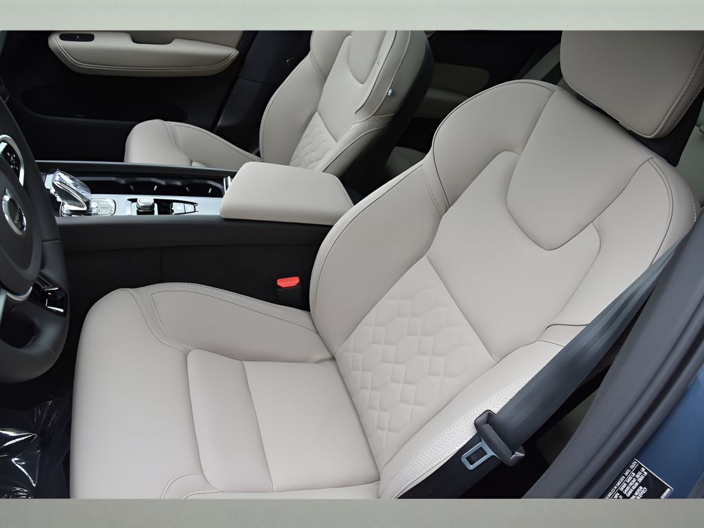 2026 Volvo XC60 Core - Photo 13