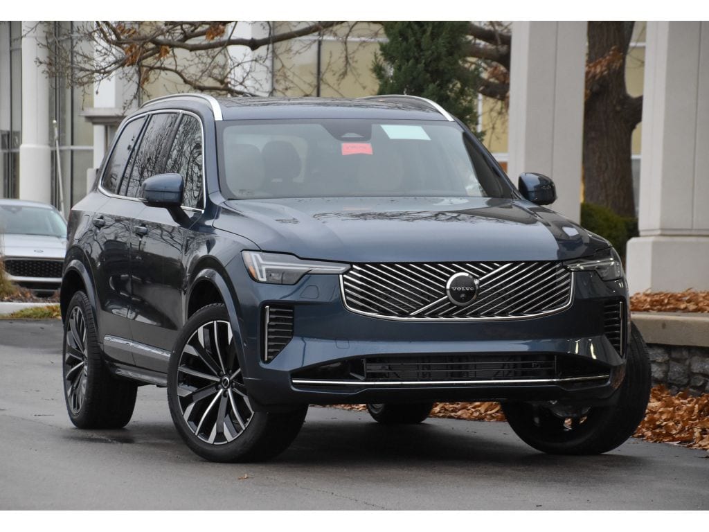 2026 Volvo XC90 Plus's photo
