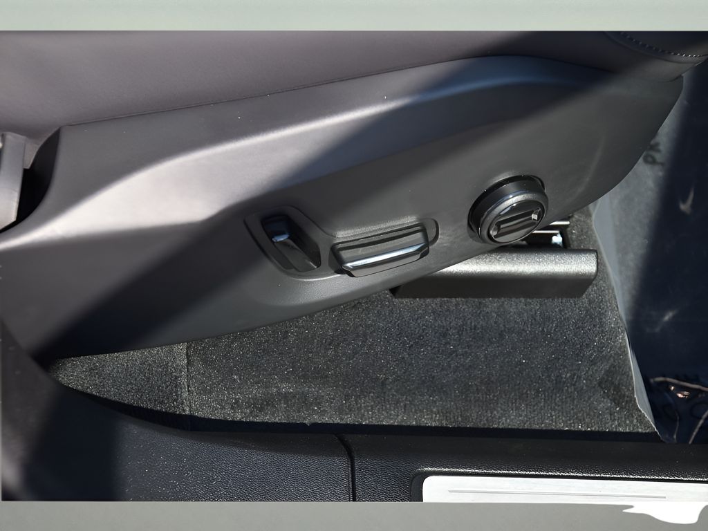 2026 Volvo XC60 Plus - Photo 30