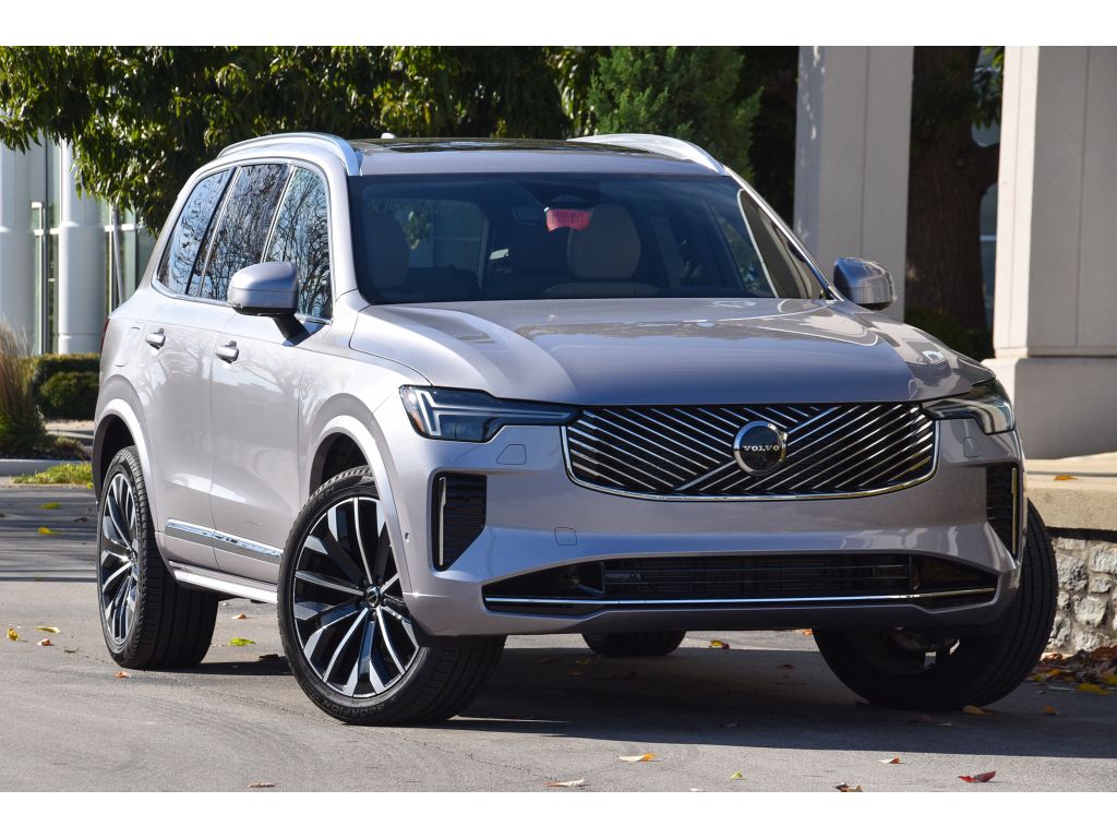 2026 Volvo XC90 Plus's photo
