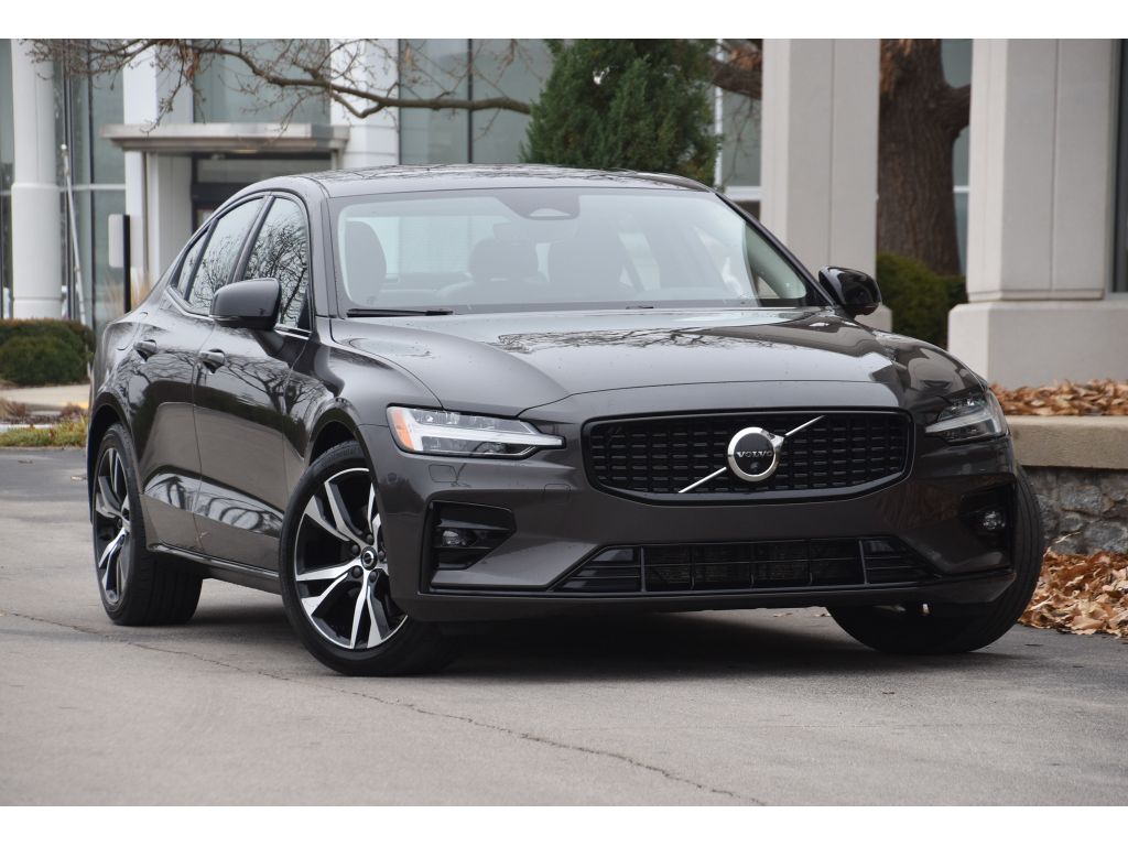 2023 Volvo S60 Plus's photo
