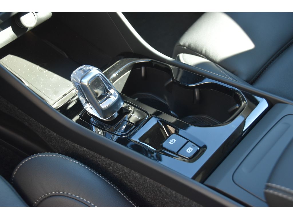 2026 Volvo XC40 Plus - Photo 35