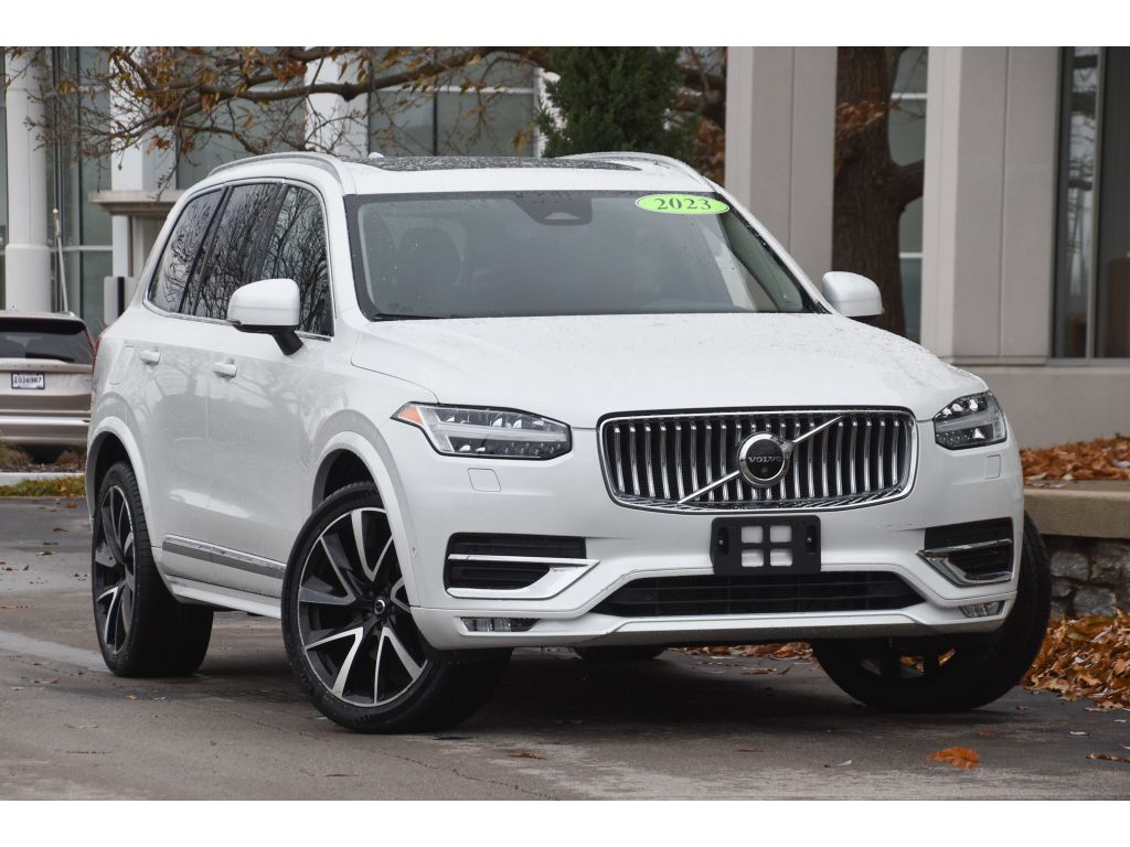 2023 Volvo XC90 Plus's photo
