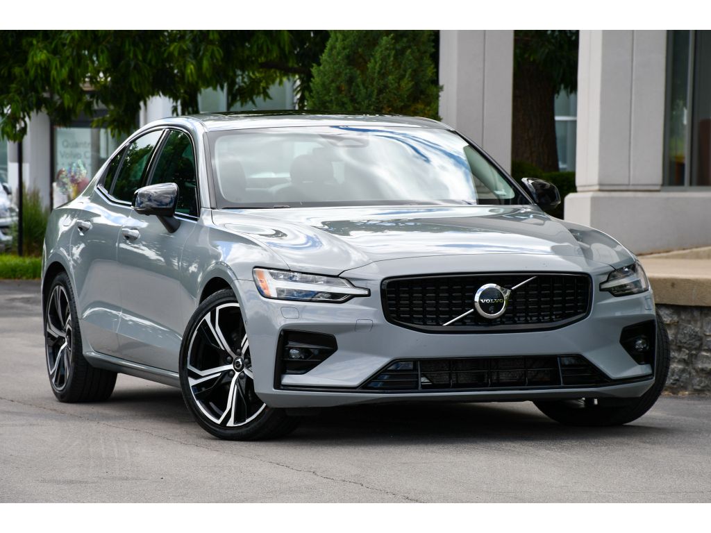 2024 Volvo S60 B5 Plus Dark Theme's photo