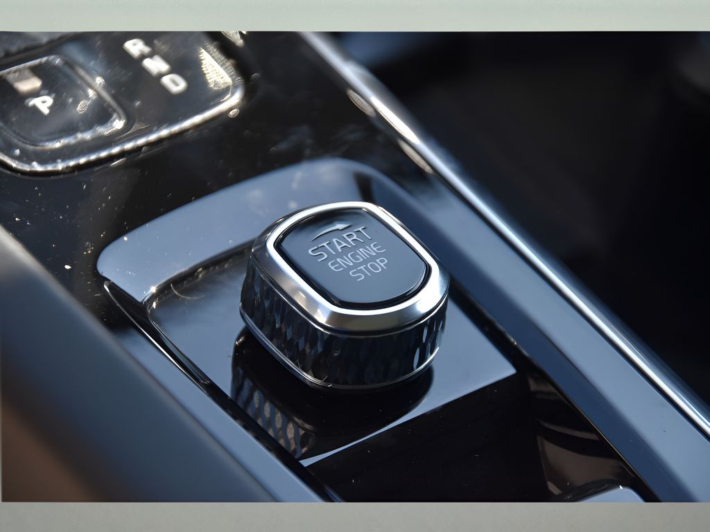 2026 Volvo XC60 Plus - Photo 35