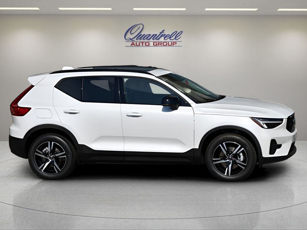 Used 2026 Volvo XC40 B5 Core SUV