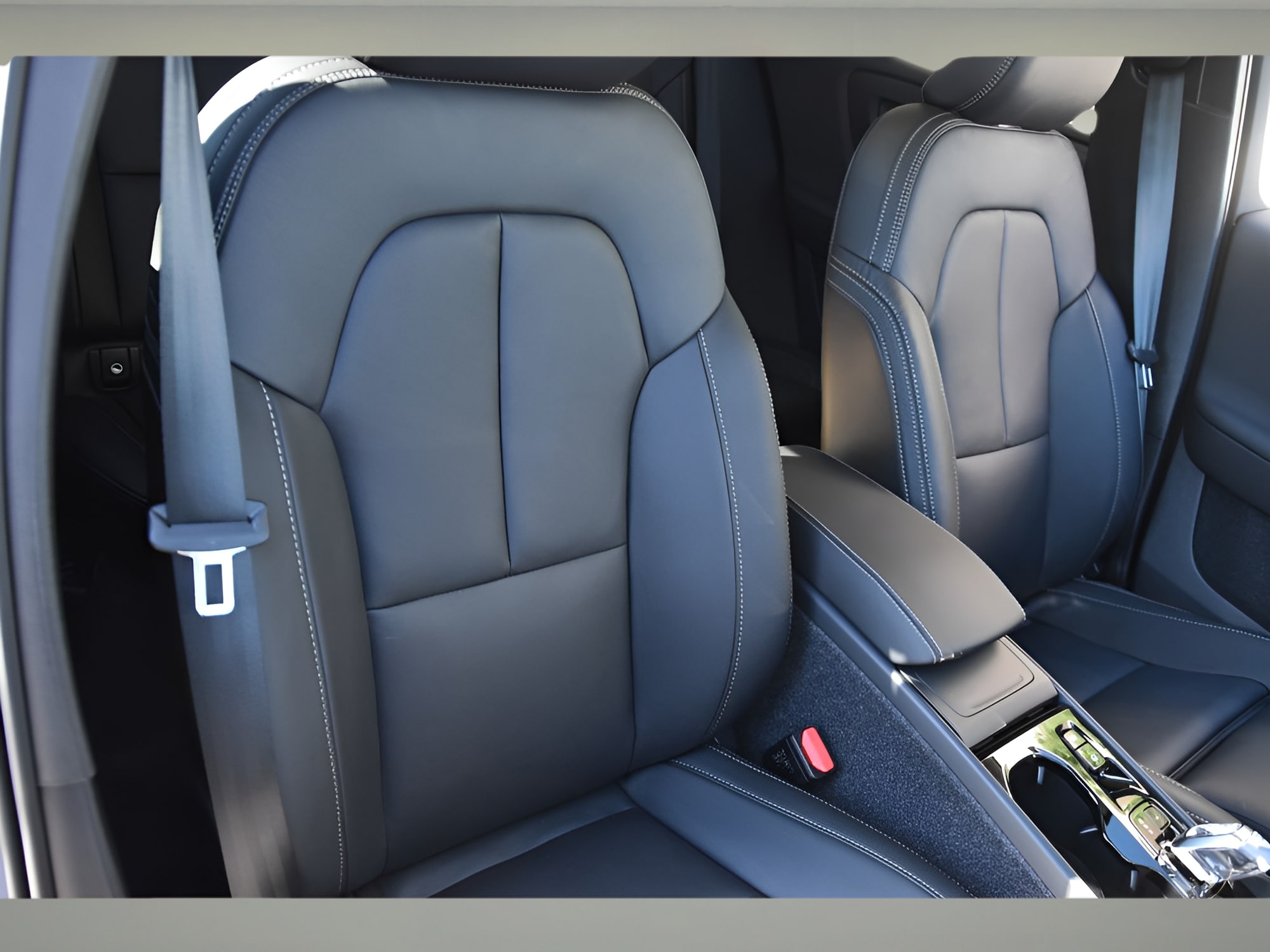 2026 Volvo XC40 Plus - Photo 30