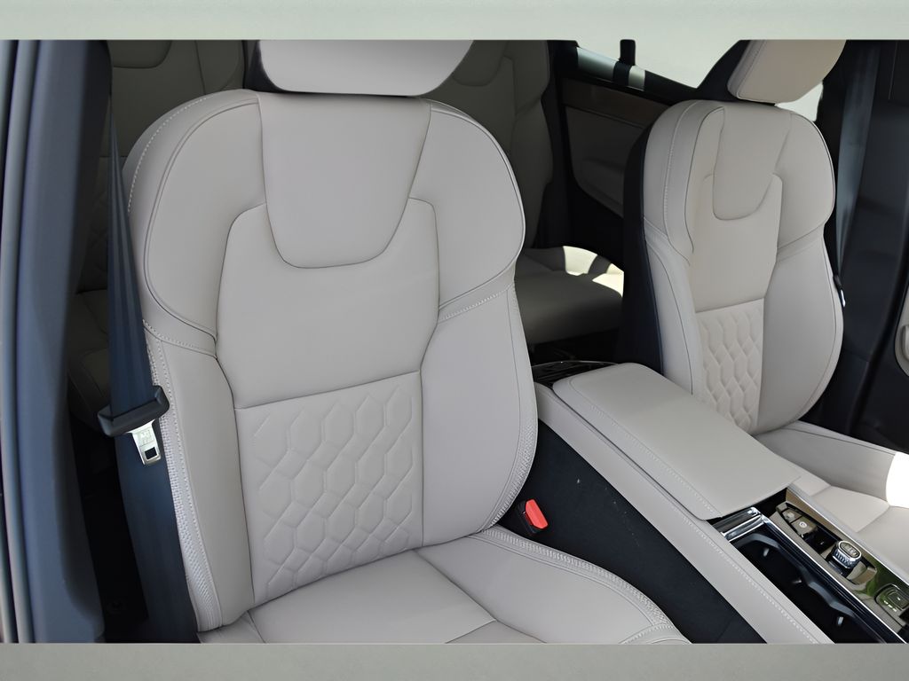 2026 Volvo XC90 Core - Photo 31
