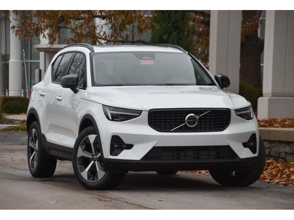 2026 Volvo XC40 Plus's photo