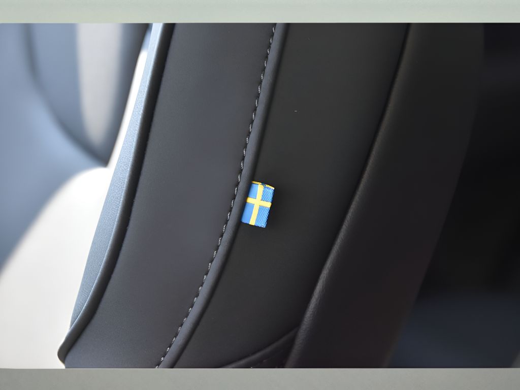 2026 Volvo XC60 Plus - Photo 38