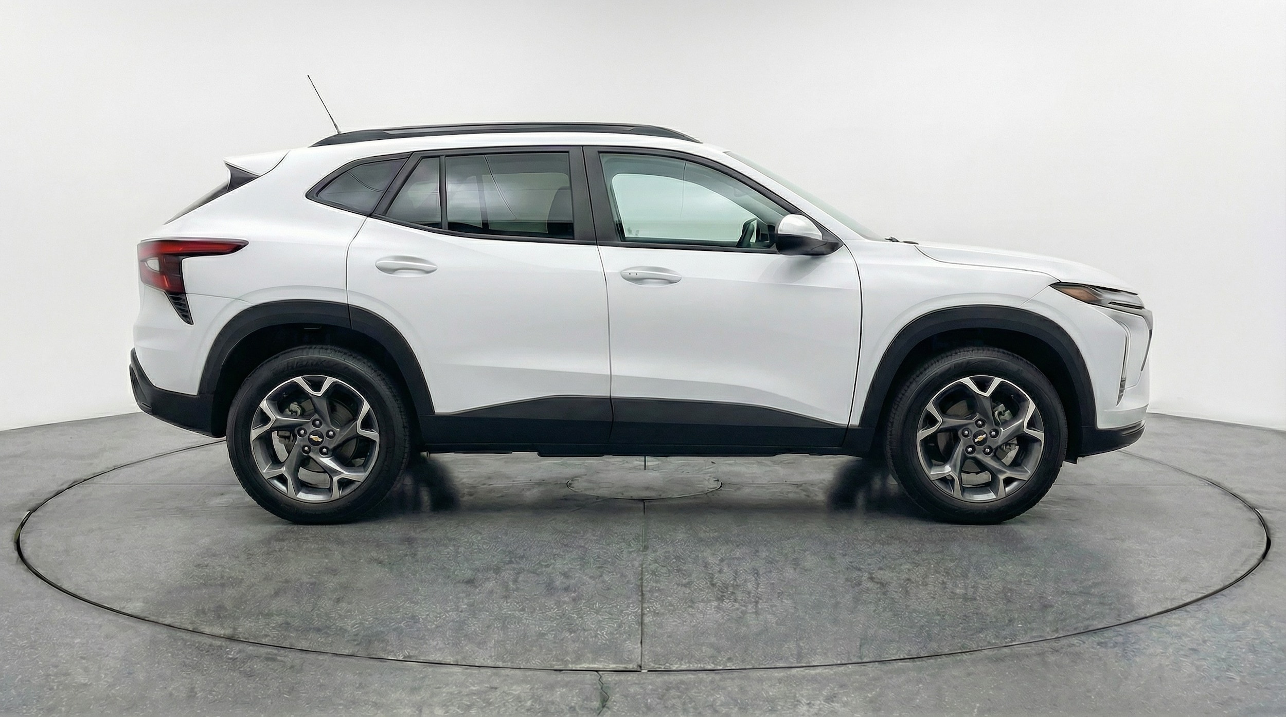 Thumbnail: 2025 Chevrolet Trax - 8