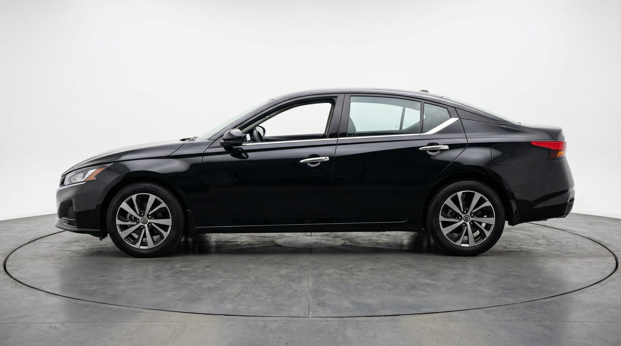 Thumbnail: 2025 Nissan Altima - 4
