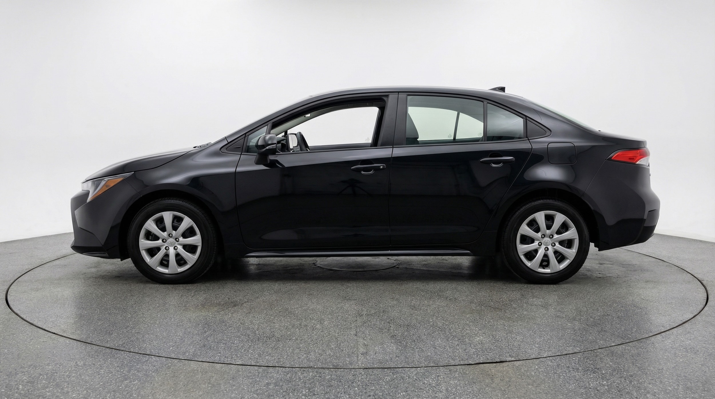 Thumbnail: 2025 Toyota Corolla - 4