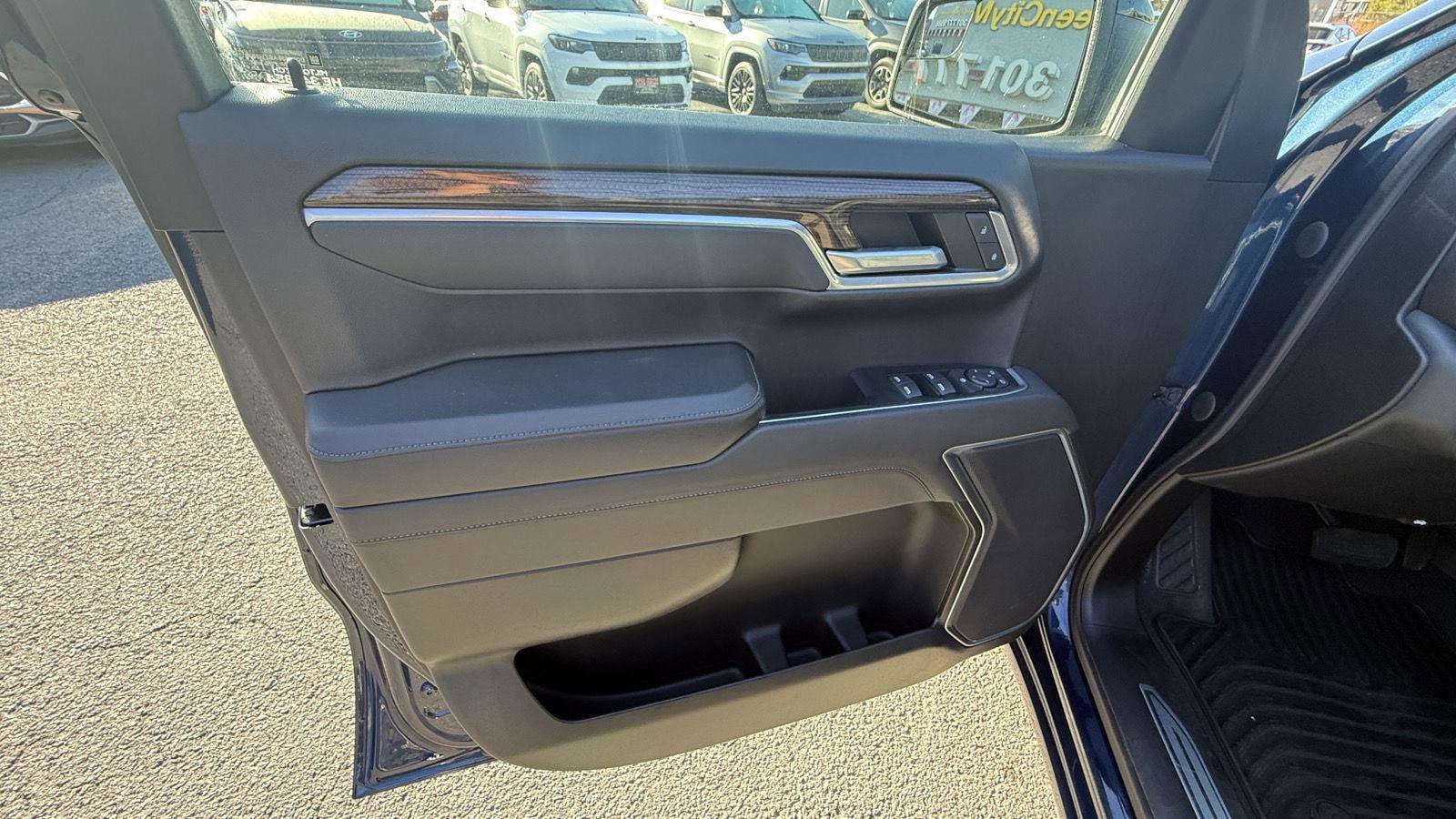 2022 Chevrolet Silverado 1500 RST - Photo 18