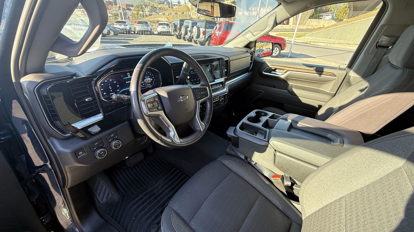 2022 Chevrolet Silverado 1500 RST - Photo 13