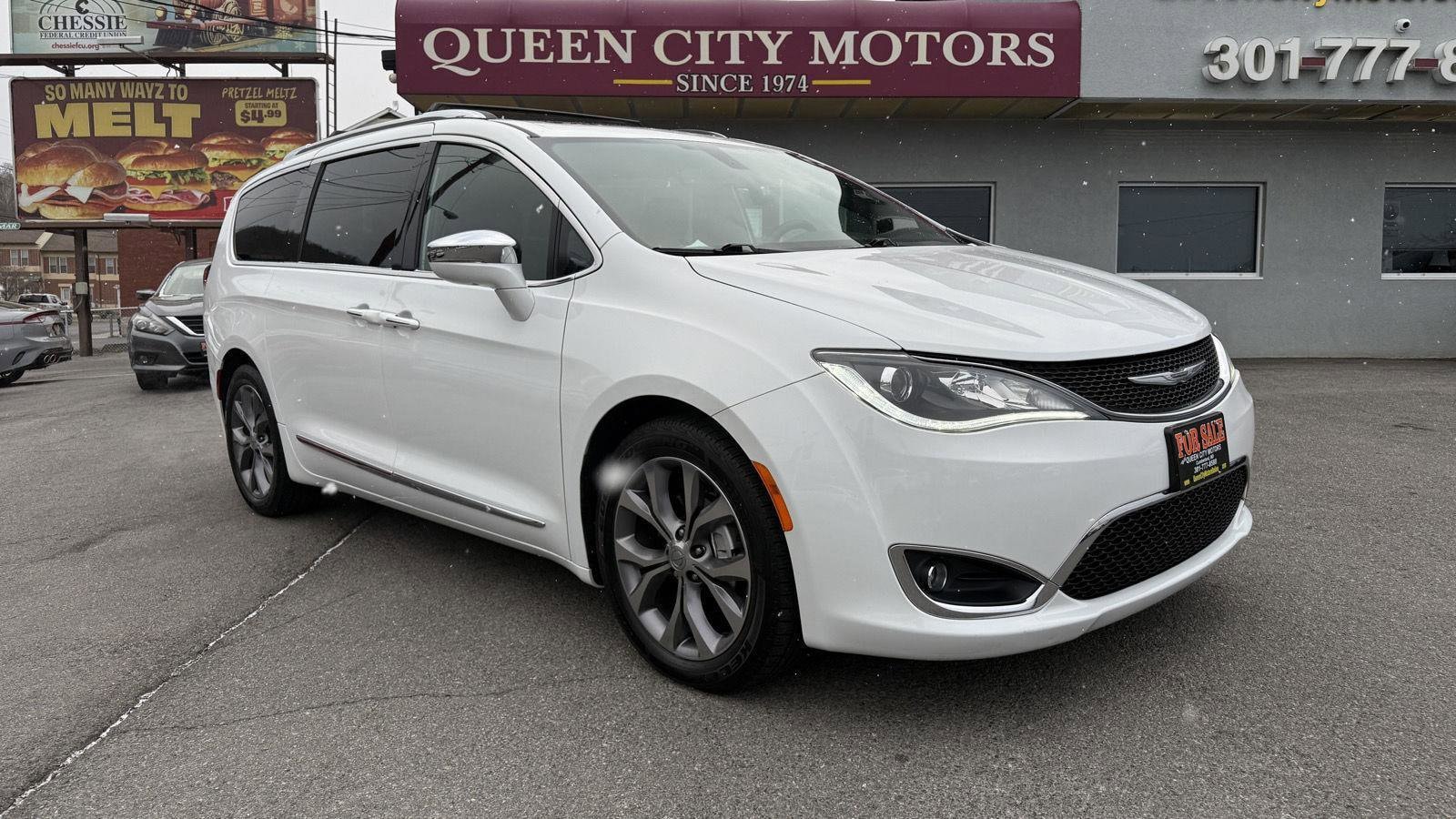 2020 Chrysler Pacifica Limited 35th Anniversary's photo