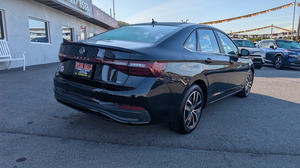 Used 2025 Volkswagen Jetta 1.5T SE Sedan