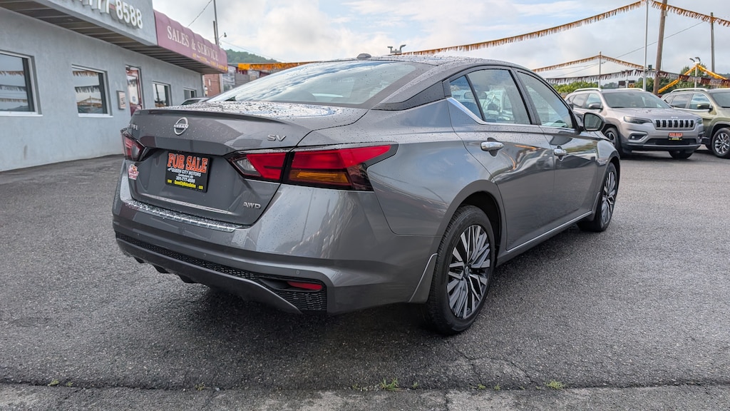 Used 2023 Nissan Altima 2.5 SV Sedan