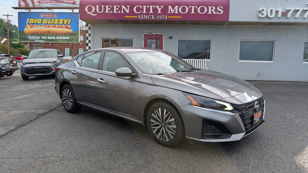 Used 2023 Nissan Altima 2.5 SV Sedan
