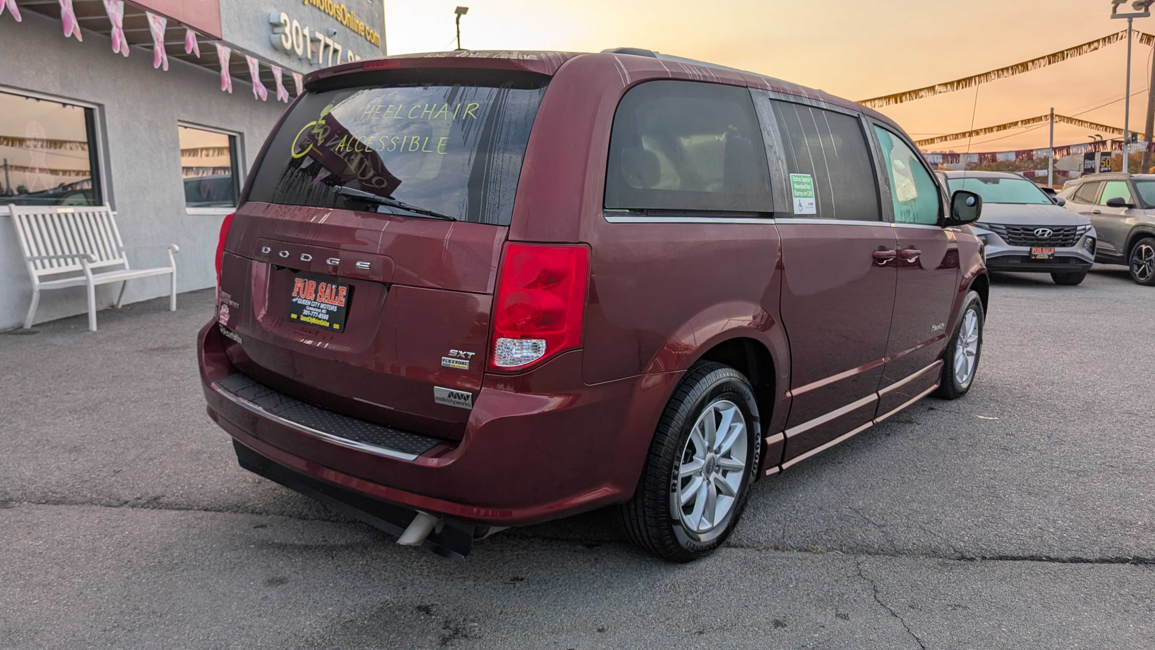 Used 2019 Dodge Grand Caravan SXT Van Passenger Van