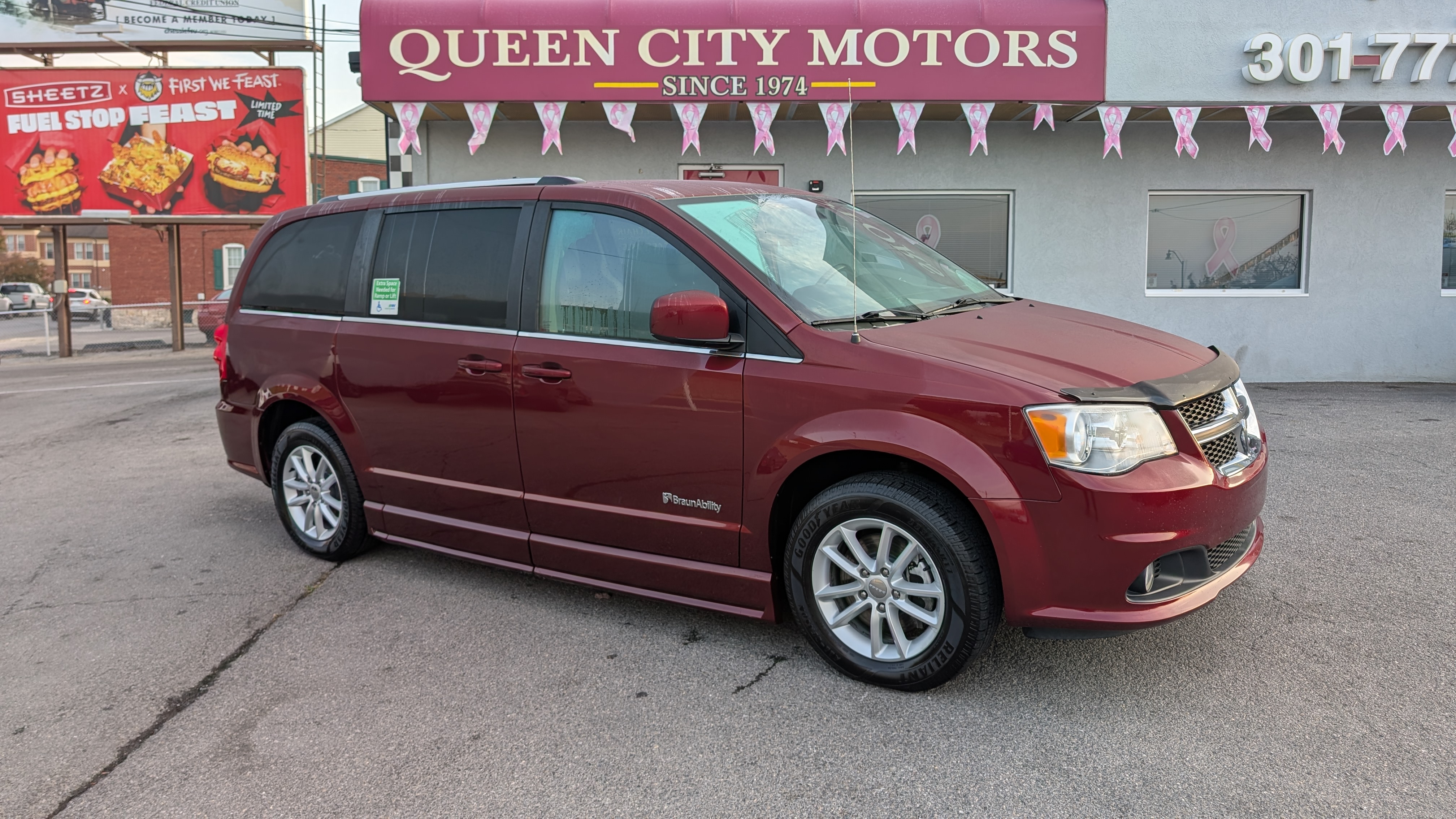 Used 2019 Dodge Grand Caravan SXT Van Passenger Van
