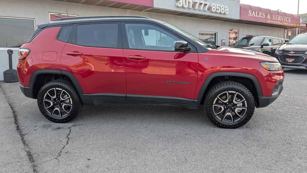 Used 2025 Jeep Compass Trailhawk SUV