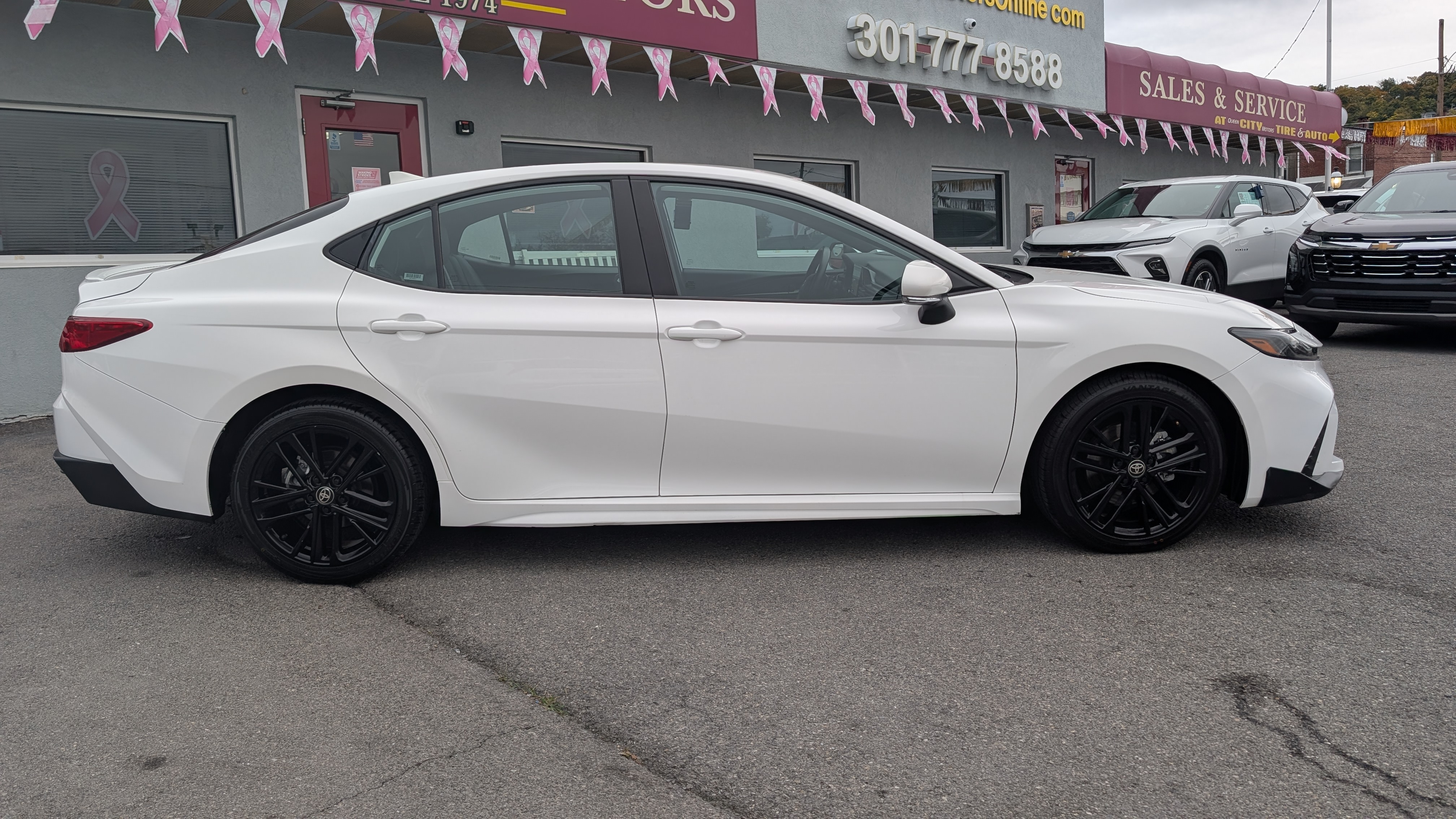 Used 2025 Toyota Camry SE Sedan