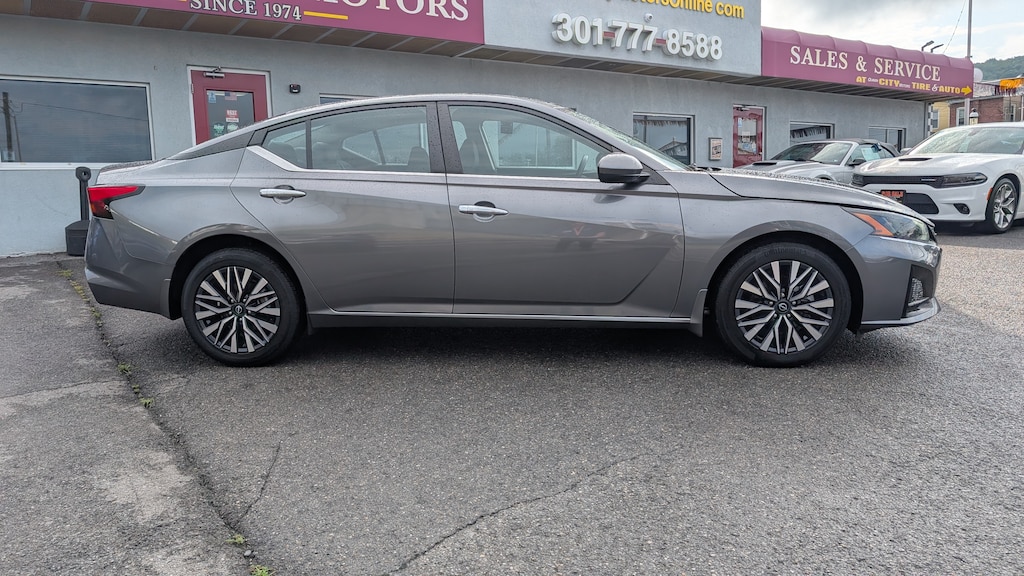 Used 2023 Nissan Altima 2.5 SV Sedan