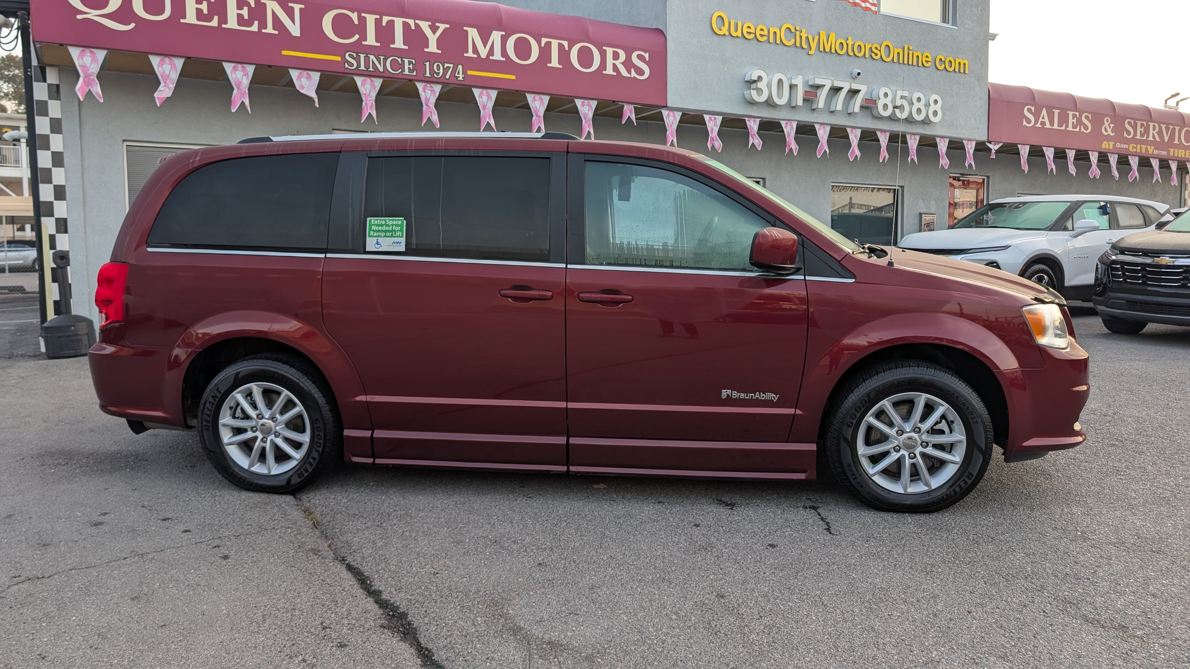 Used 2019 Dodge Grand Caravan SXT Van Passenger Van