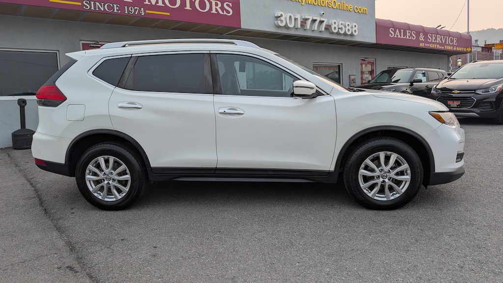Used 2017 Nissan Rogue SV SUV