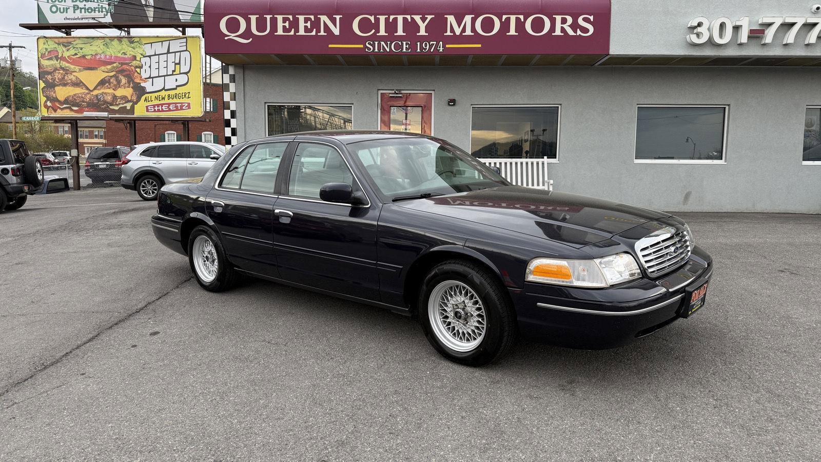 2000 Ford Crown Victoria LX's photo