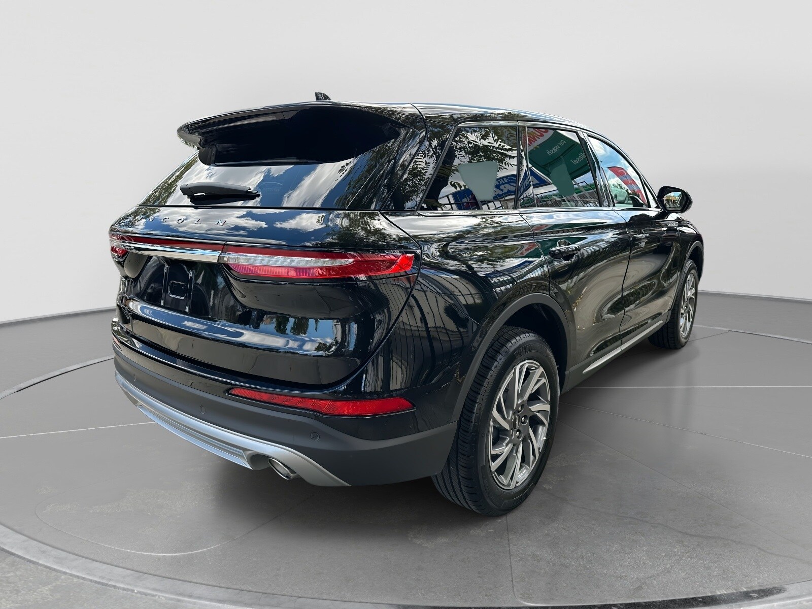 2025 Lincoln Corsair Premiere photo 2