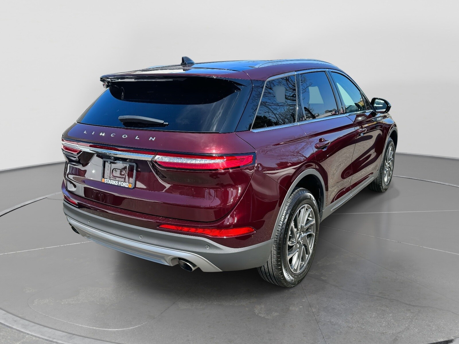 2021 Lincoln Corsair Standard photo 4