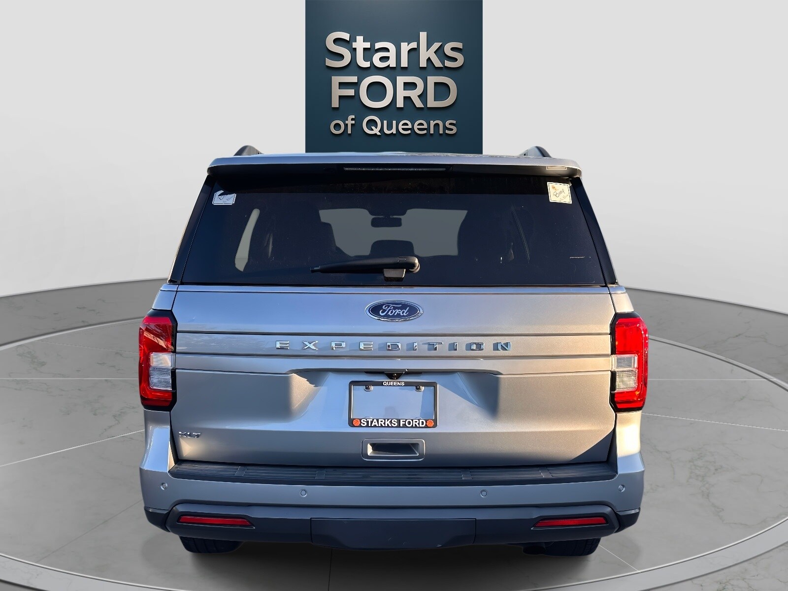 2022 Ford Expedition XLT photo 2