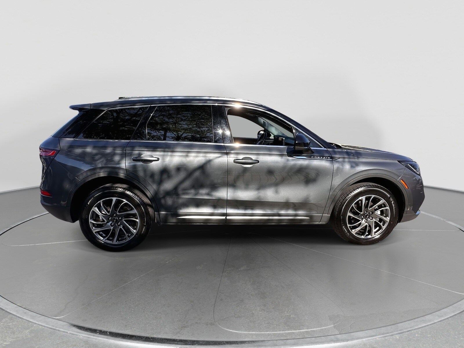 2022 Lincoln Corsair Standard photo 2