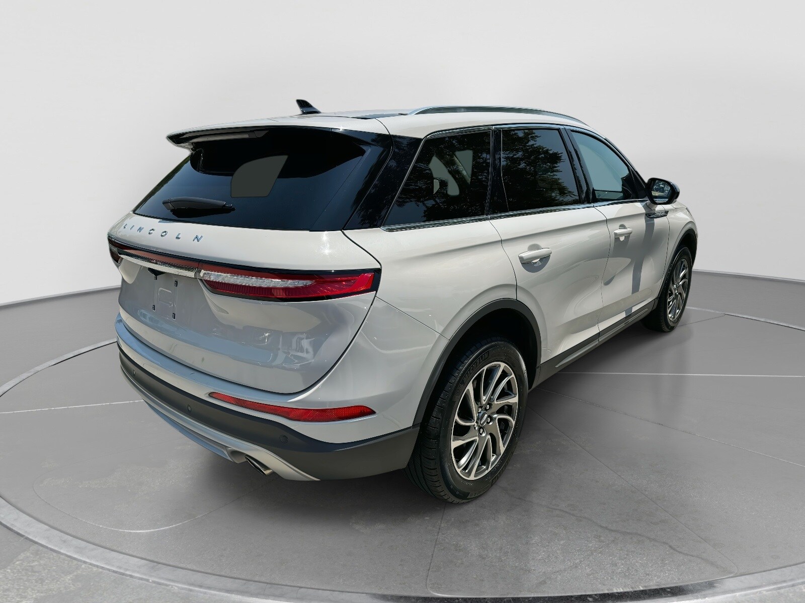2021 Lincoln Corsair Standard photo 4
