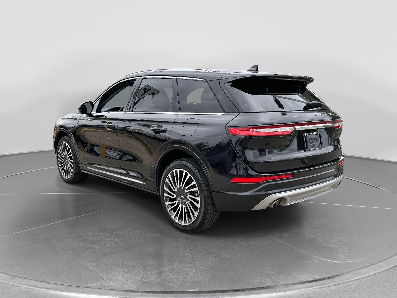 2022 Lincoln Corsair Standard photo 4