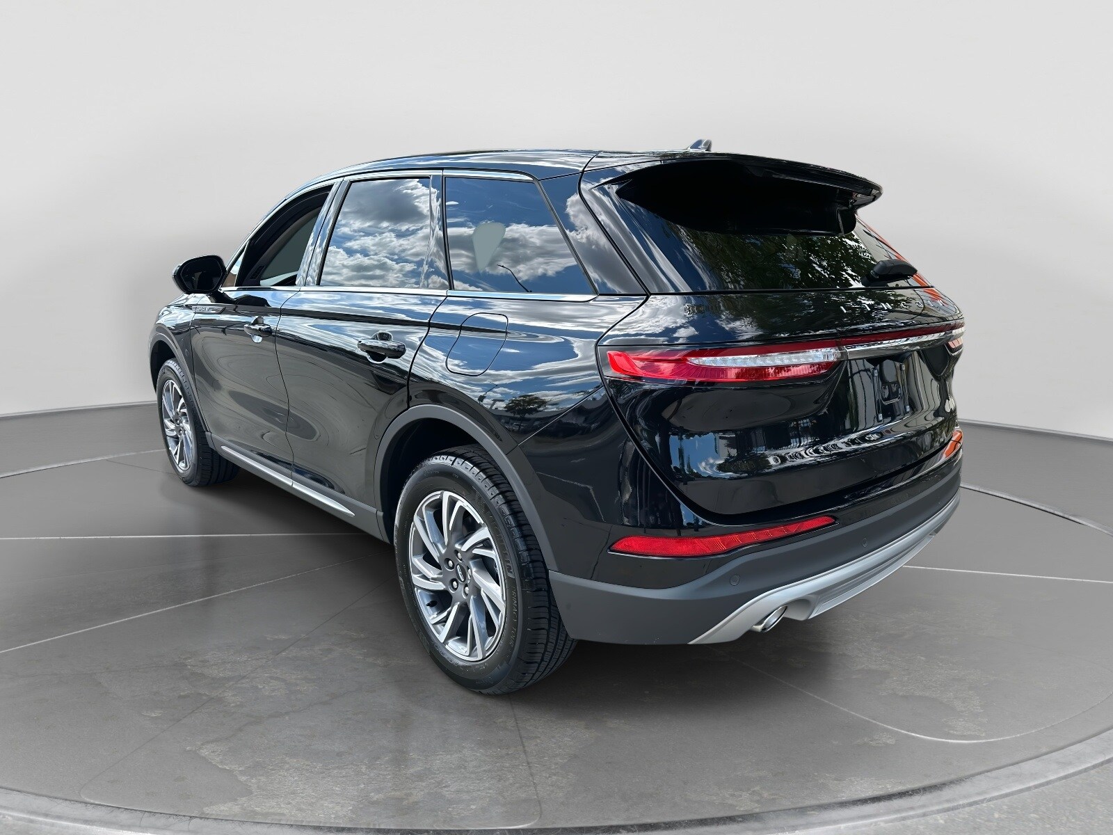 2025 Lincoln Corsair Premiere photo 4