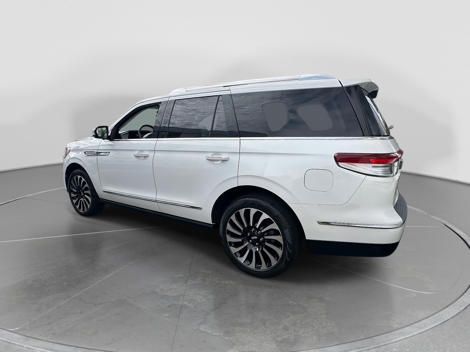 2023 Lincoln Navigator Black Label photo 2