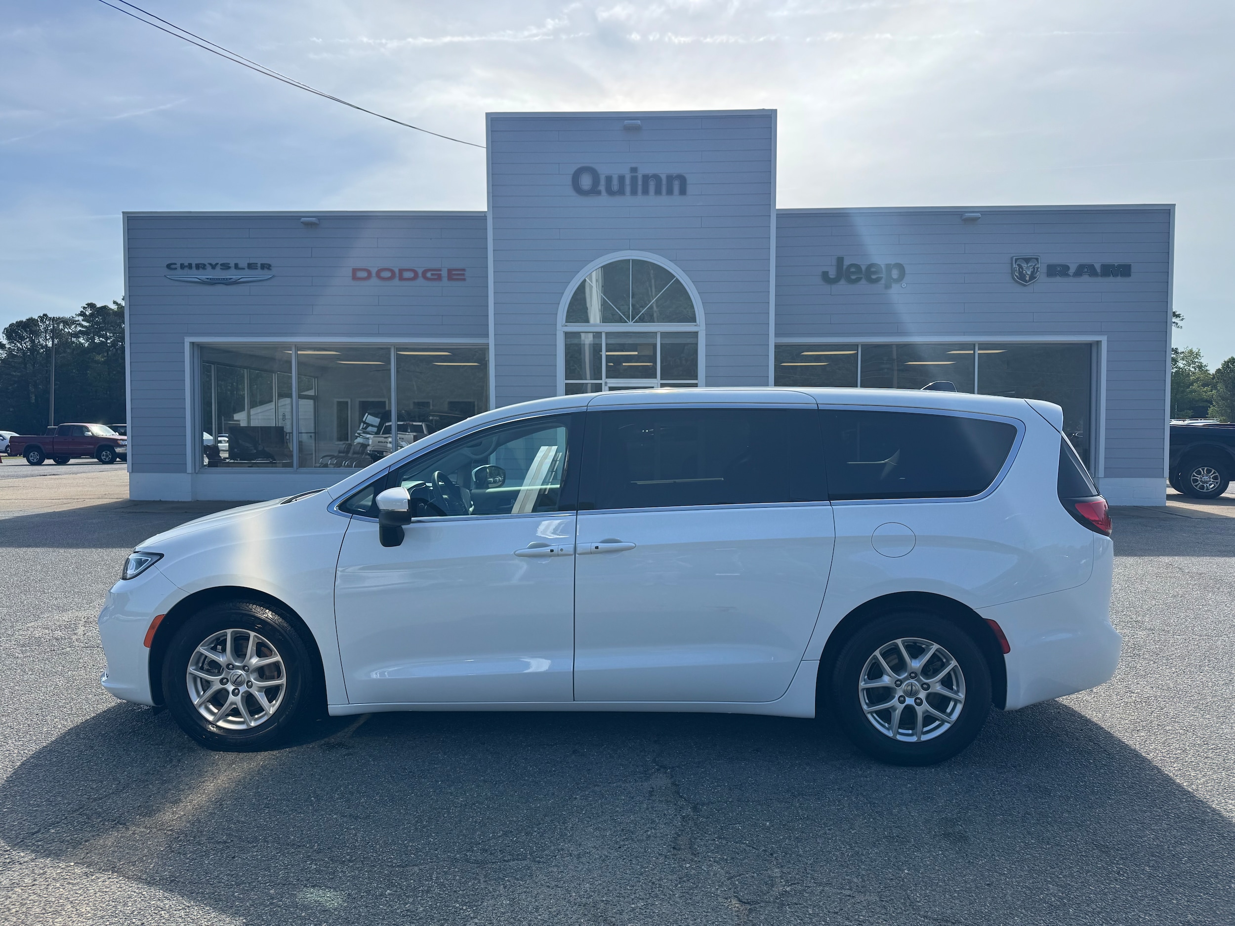 2023 Chrysler Pacifica Van Passenger Van 