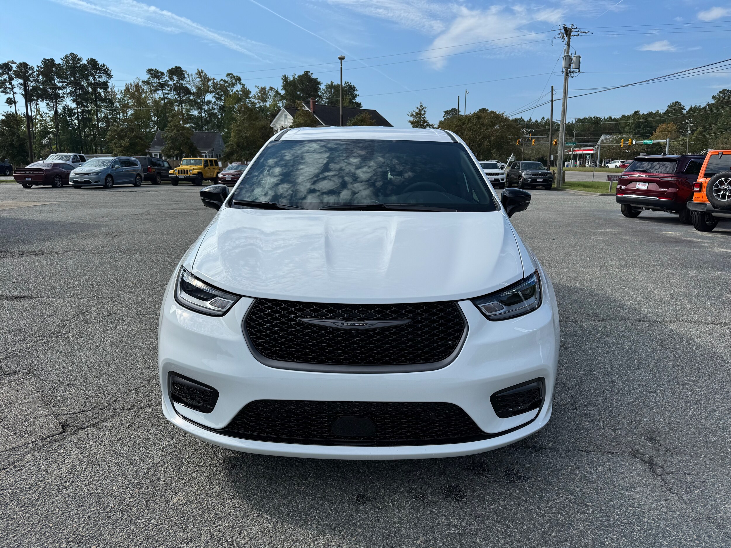 2026 Chrysler Pacifica photo 3