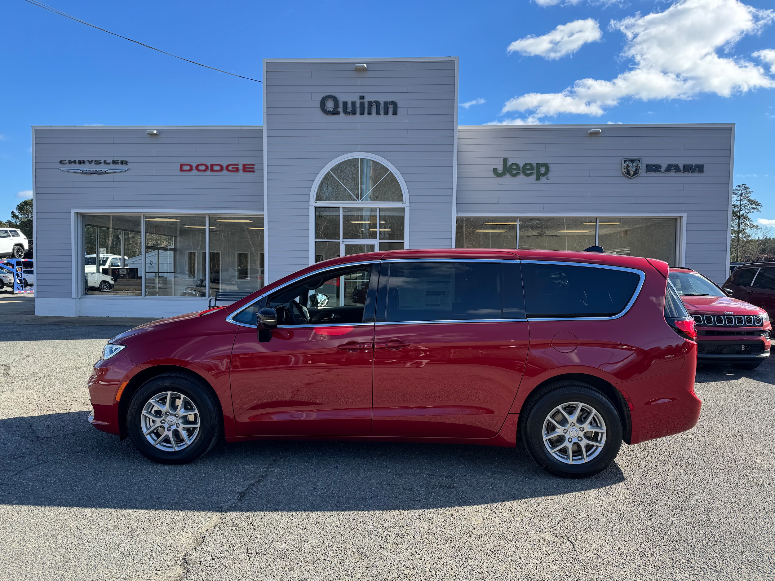 2026 Chrysler Pacifica Select's photo