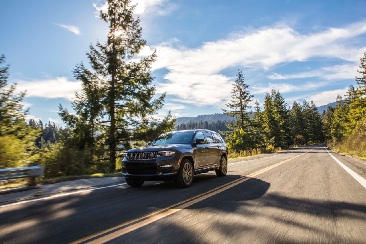 2025-Jeep-GrandCherokeeL-Summit