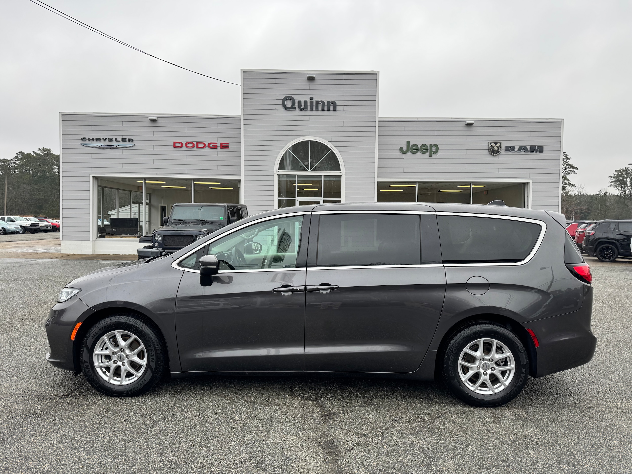 2023 Chrysler Pacifica Touring L