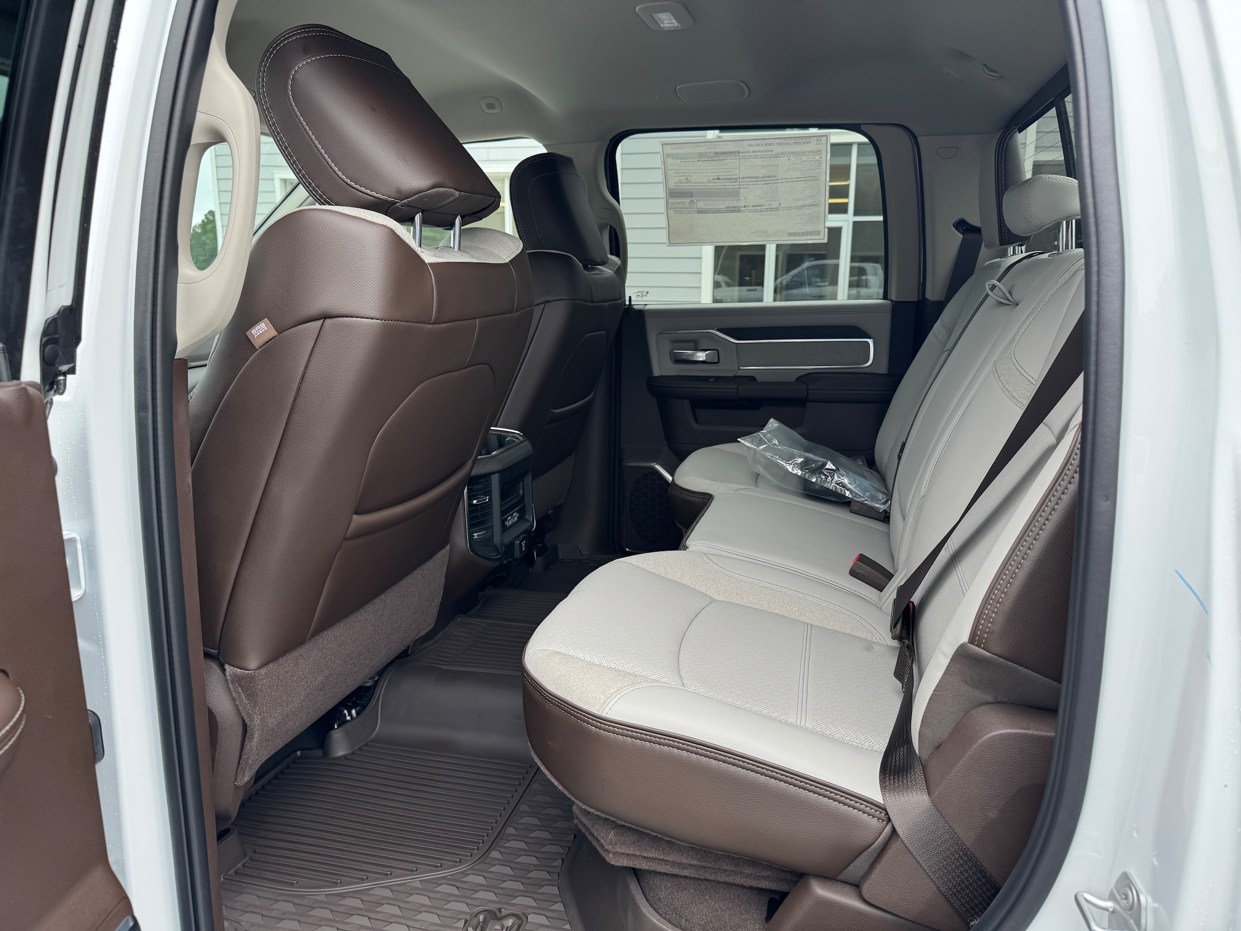 2026 RAM 2500 Laramie - Photo 8