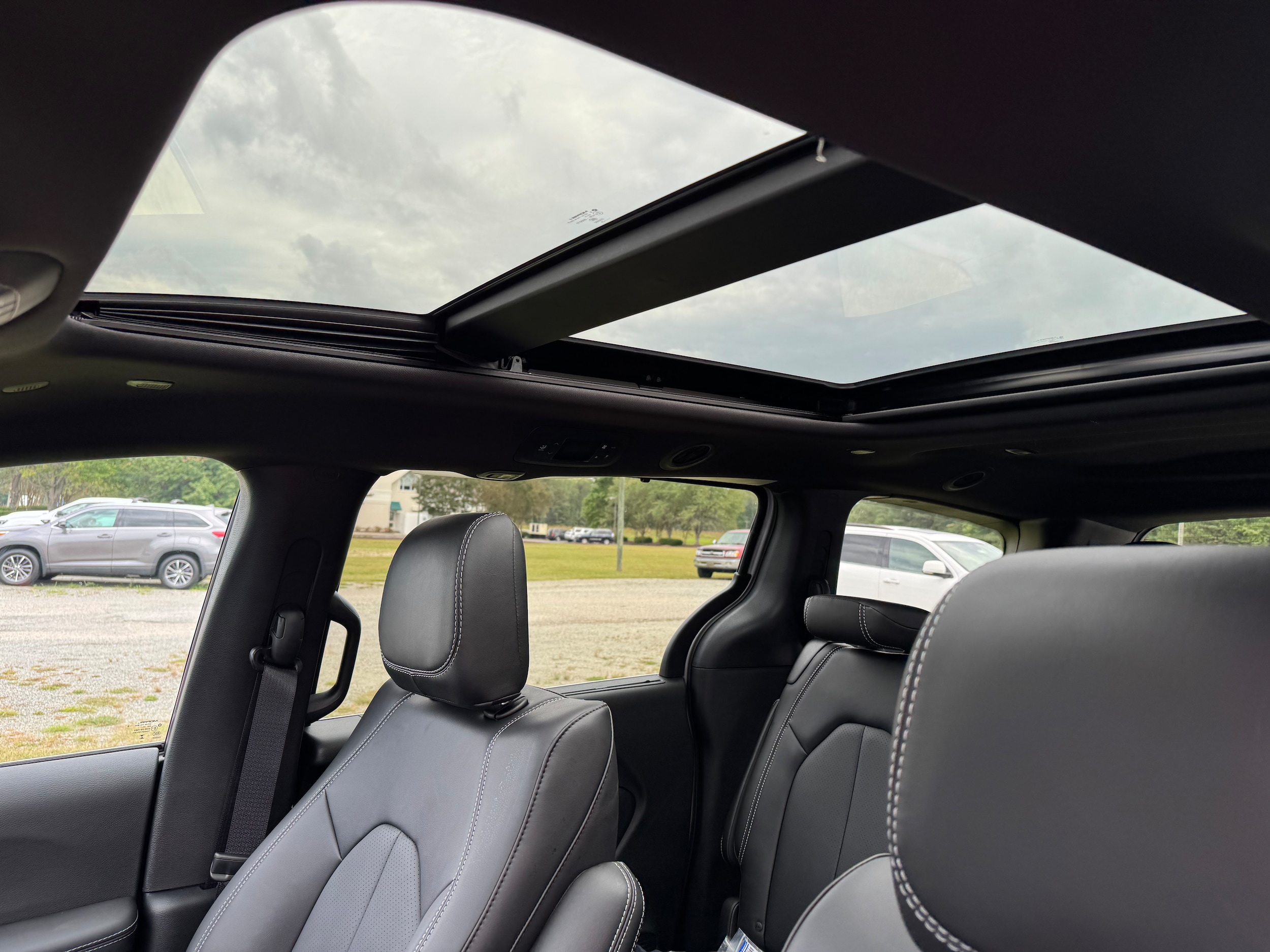 2026 Chrysler Pacifica Select - Photo 10