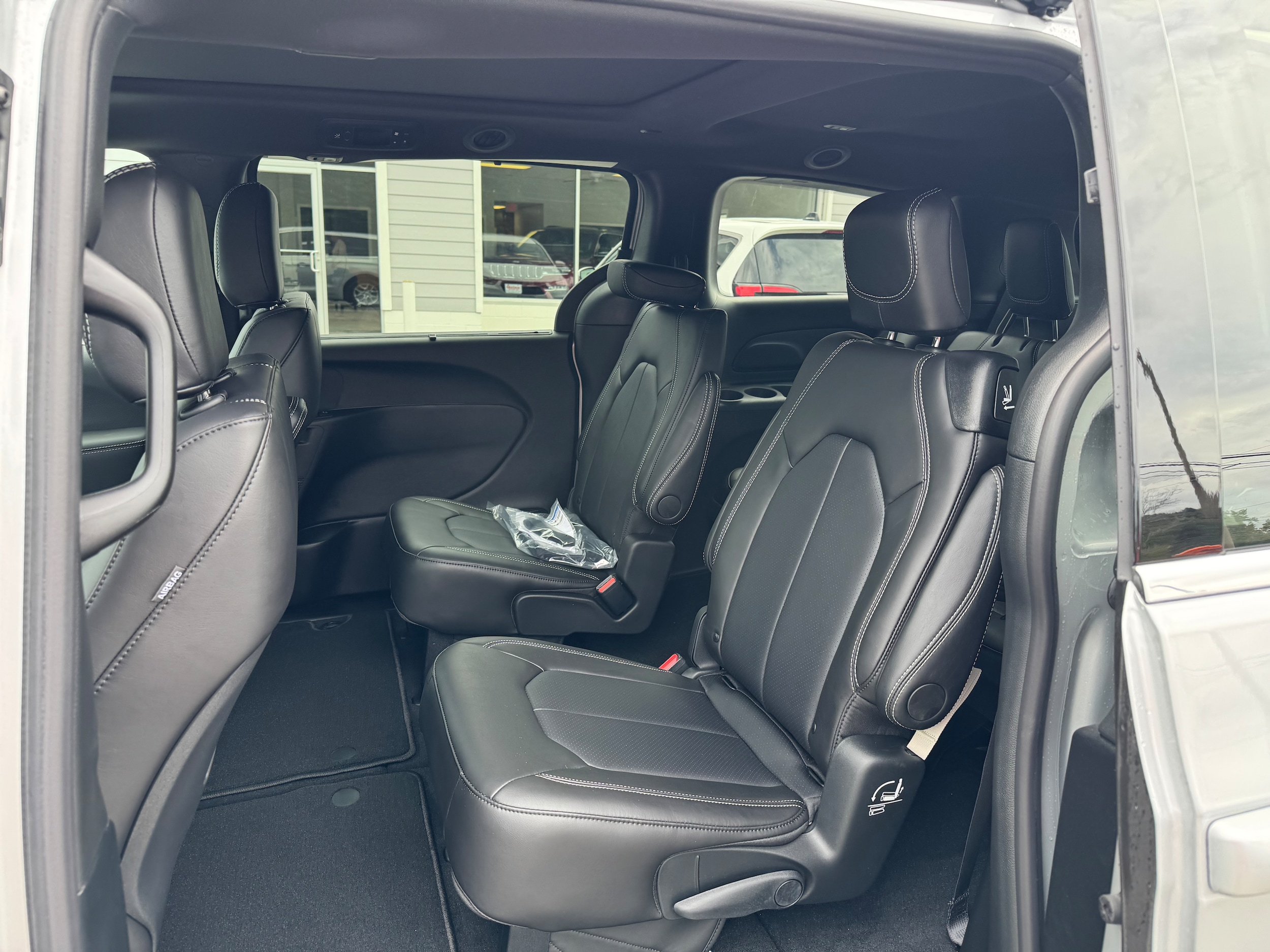 2026 Chrysler Pacifica Select - Photo 7