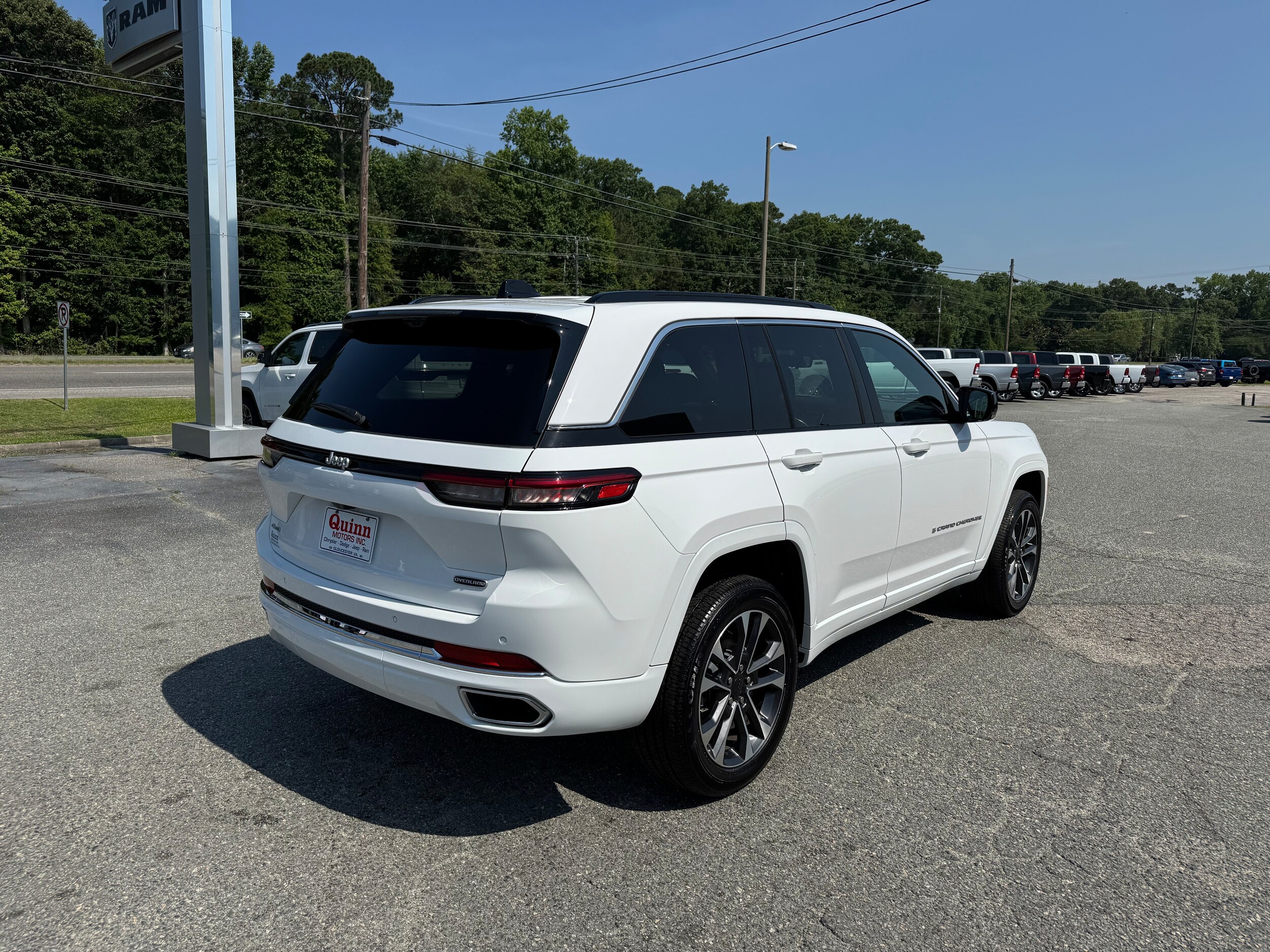 2024 Jeep Grand Cherokee Overland photo 4