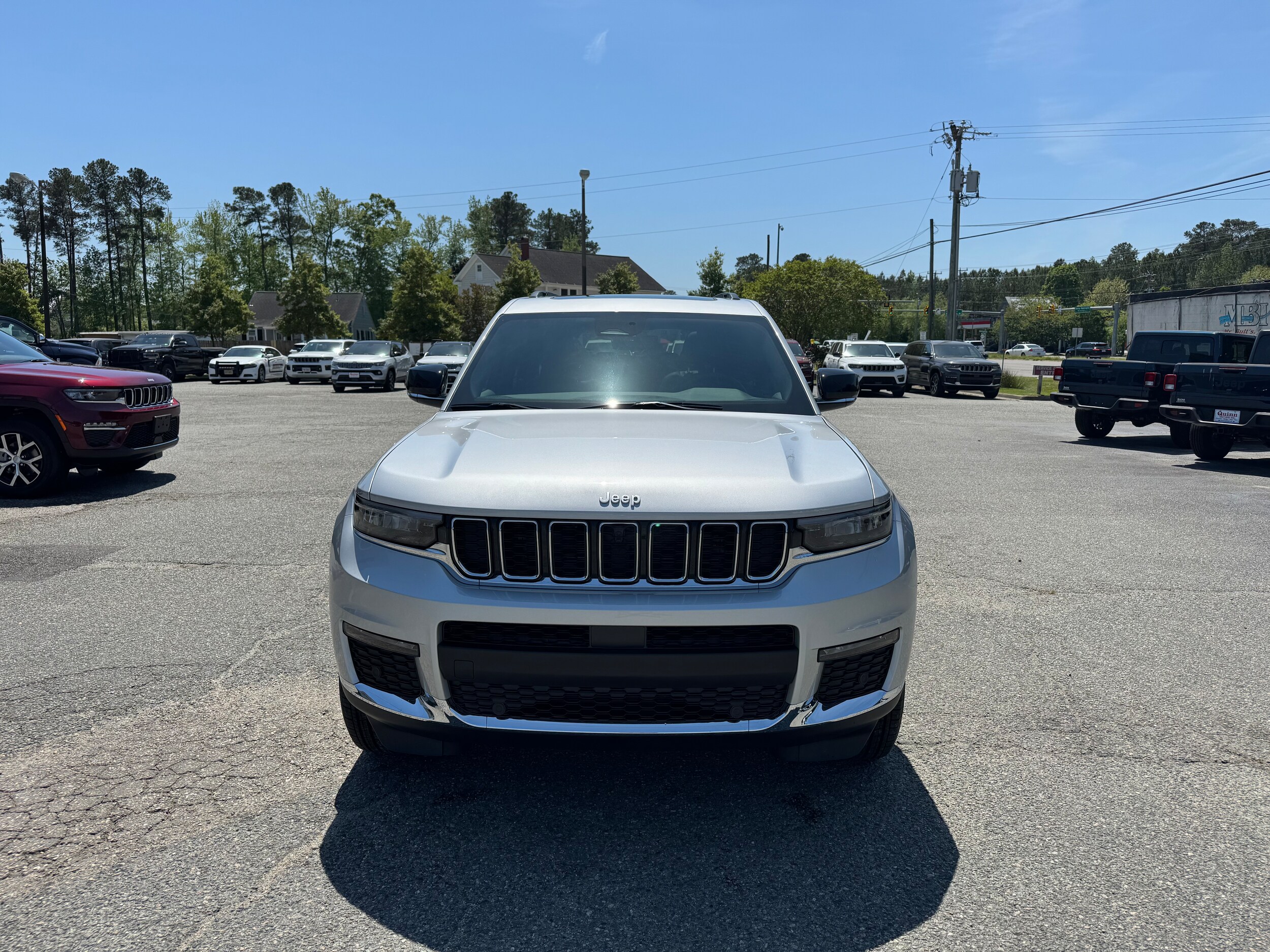 2025 Jeep Grand Cherokee Limited photo 3